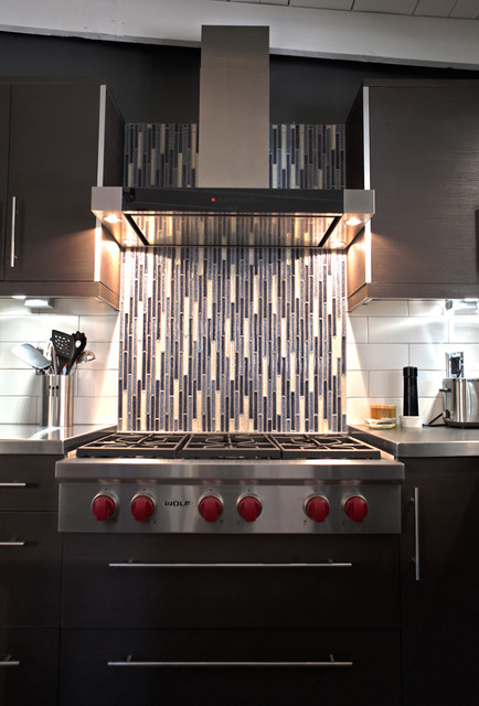 Фото дизайна кухни с видом на плиту